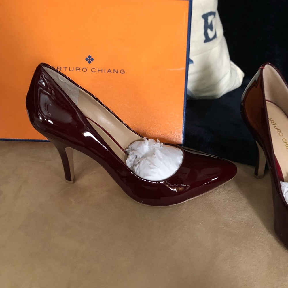 Arturo Chiang patent burgundy colored pumps